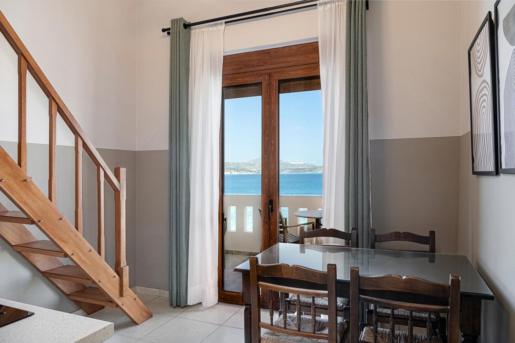 Porto Kalyves Seaside Aparthotel Екстериор снимка