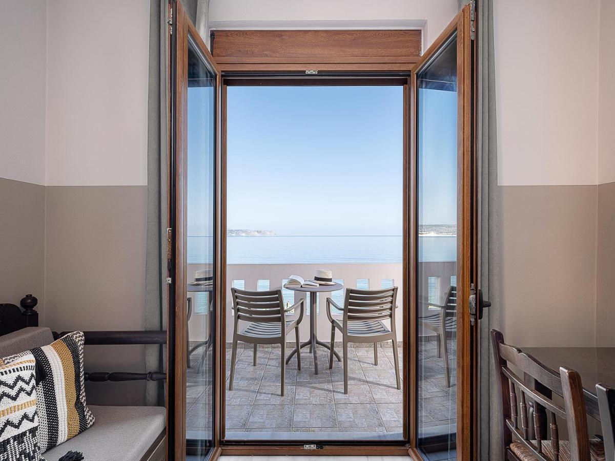 Porto Kalyves Seaside Aparthotel Екстериор снимка