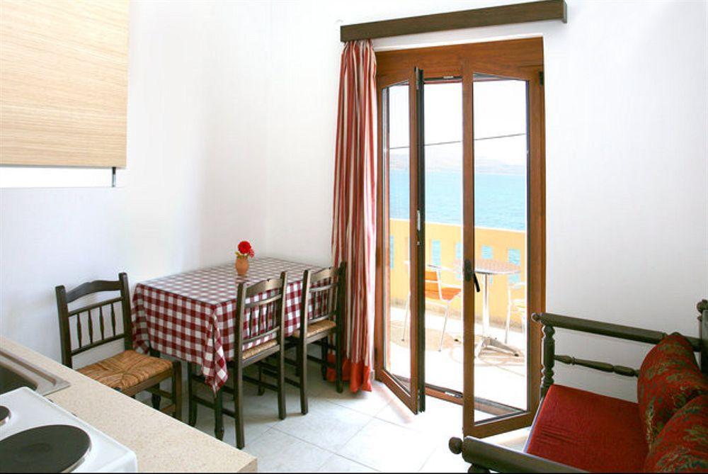 Porto Kalyves Seaside Aparthotel Екстериор снимка