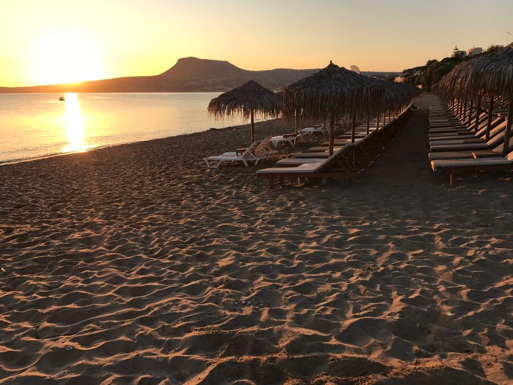 Porto Kalyves Seaside Aparthotel Екстериор снимка