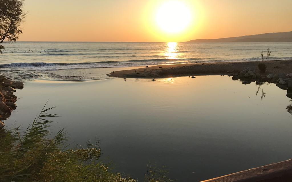 Porto Kalyves Seaside Aparthotel Екстериор снимка