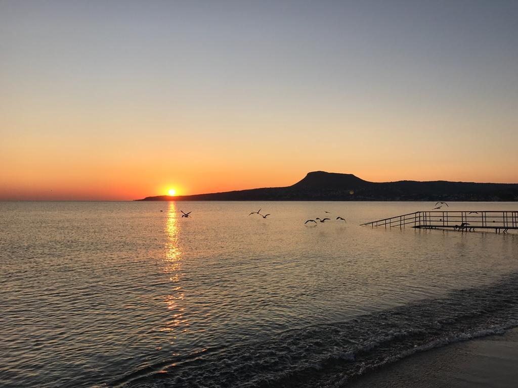 Porto Kalyves Seaside Aparthotel Екстериор снимка