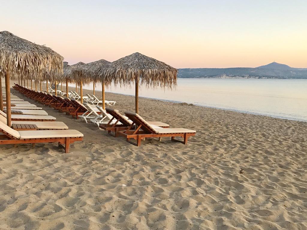 Porto Kalyves Seaside Aparthotel Екстериор снимка