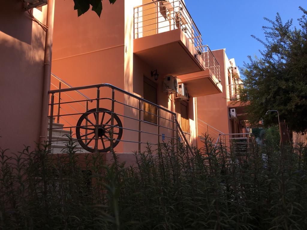 Porto Kalyves Seaside Aparthotel Екстериор снимка