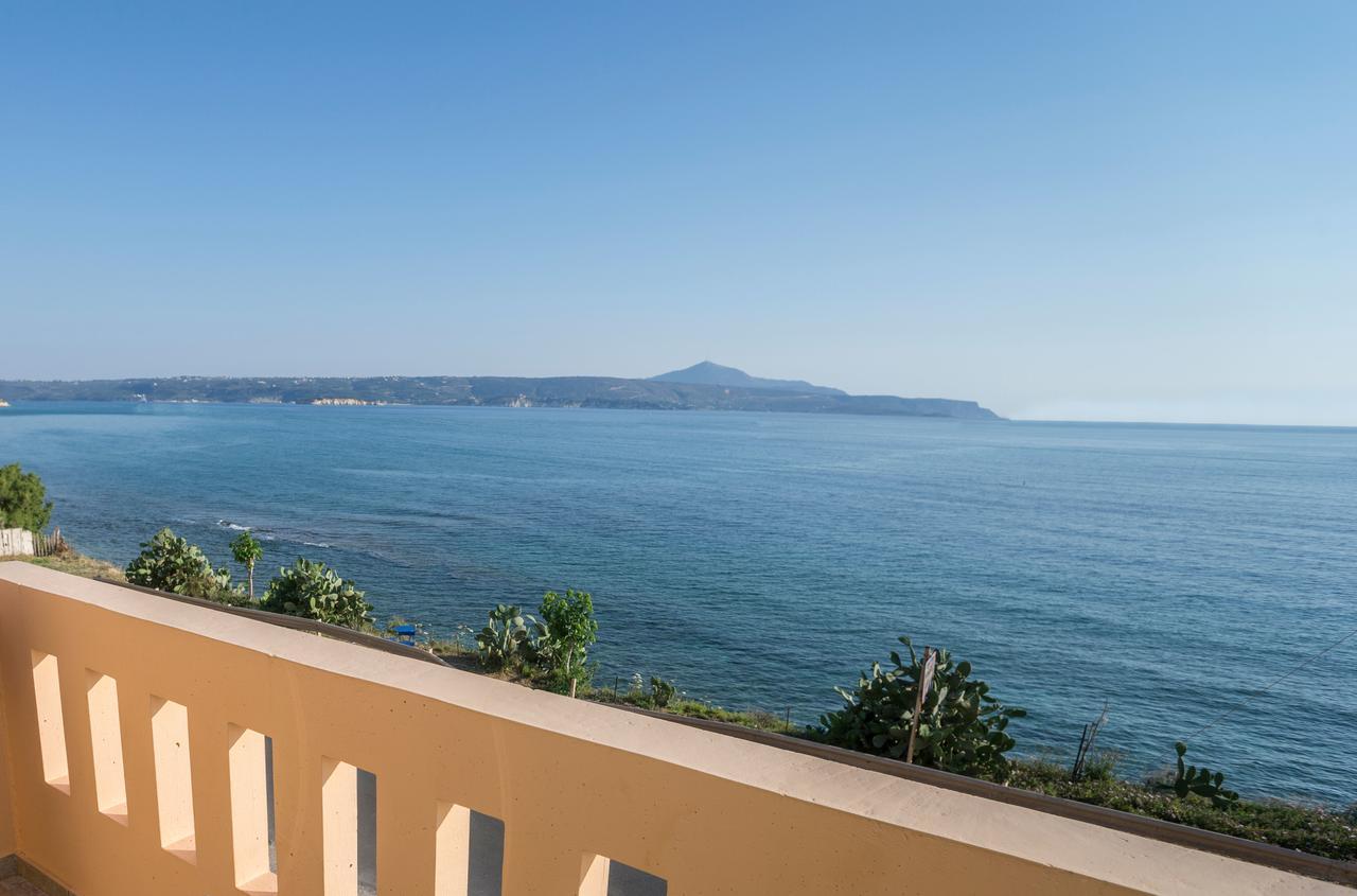 Porto Kalyves Seaside Aparthotel Екстериор снимка