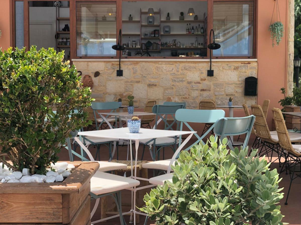 Porto Kalyves Seaside Aparthotel Екстериор снимка